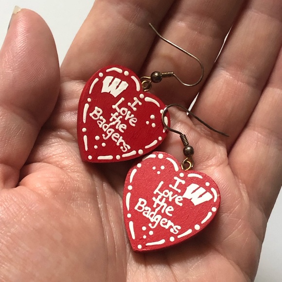 Vintage Wisconsin Badgers fan heart dangle earrings handmade UW - Picture 7 of 7